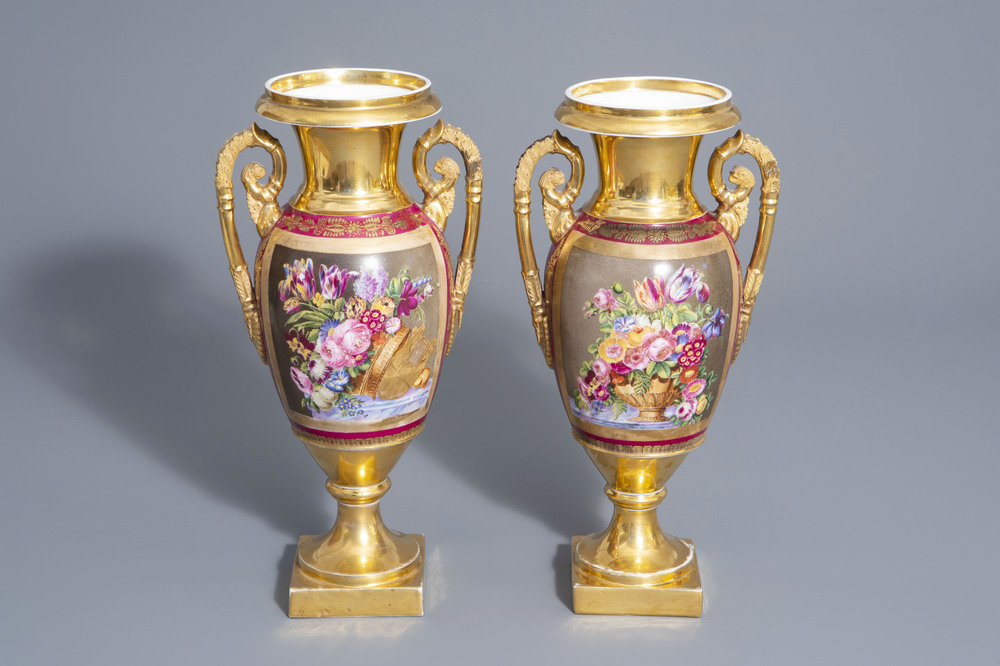 Een Paar Vergulde En Polychrome Porseleinen Empire Vazen Met Bloemen